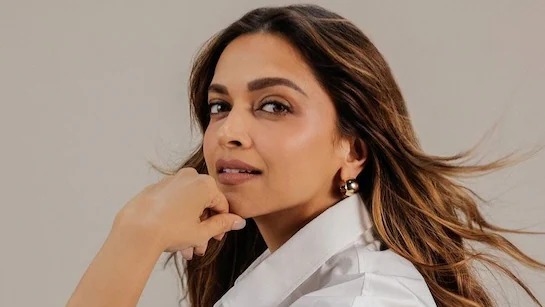 দীপিকা পাড়ুকোন: অভিনয়ে আত্মপ্রকাশের আগে দীপিকা পাড়ুকোন মিউজিক ভিডিও ও ছোটখাট ডান্স পারফরম্যান্সে অংশ নিয়েছেন। নাচের সঙ্গে তাঁর দীর্ঘদিনের সম্পর্কই এক্সপ্রেশন ও বডি ল্যাঙ্গুয়েজের উপর অসাধারণ নিয়ন্ত্রণ এনে দেয়। সেই দক্ষতারই ঝলক দর্শক দেখেছেন দীপিকার কেরিয়ারের প্রথম ছবি 'ওম শান্তি ওম' থেকে শুরু করে 'রামলীলা' বা 'পদ্মাবত'-এর মতো ছবিতে।